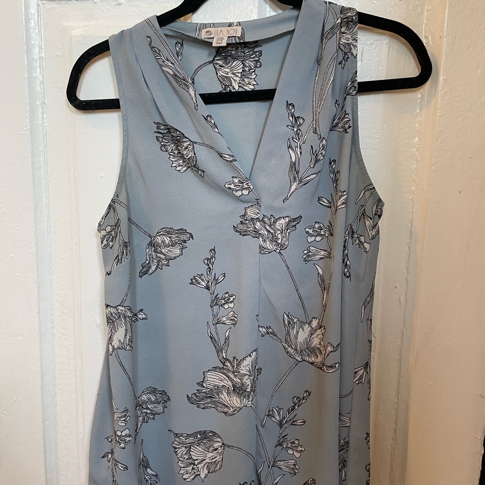 Sleeveless floral Blouse